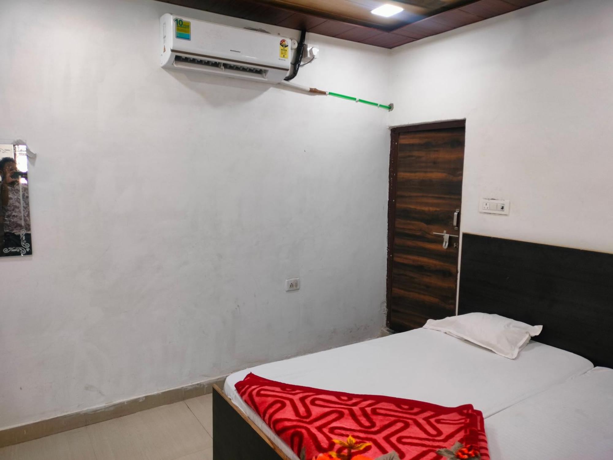 R G Sewa Sadan Hotell Mathura Eksteriør bilde